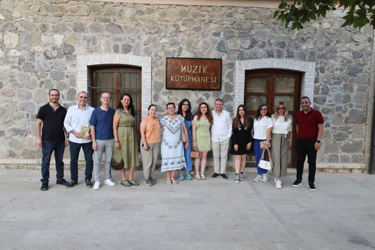 Yazarlık atölyesi “Anlatılmayan Öyküler” kitabıyla ilk eğitimini tamamladı