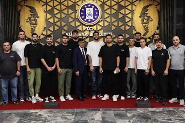 KÜTAHYA BELEDİYE BAŞKANI TAKIMINI MAKAMINDA AĞIRLADI