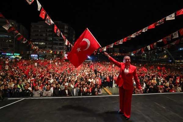 ANTALYA’DA CUMHURİYET BAYRAMI COŞKUSU FENER ALAYIYLA YAŞANDI