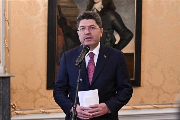 Tunç’tan Hukuk ve Demokrasi Kurumu Derneği Ziyareti