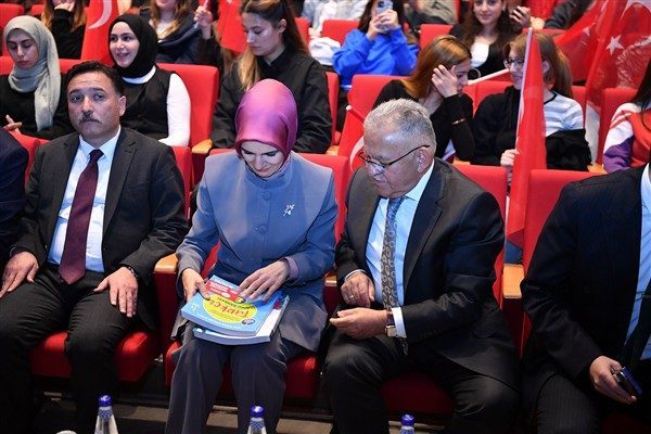 Kayseri’de Öğrencilere Kitap Dağıtım Töreni Düzenlendi