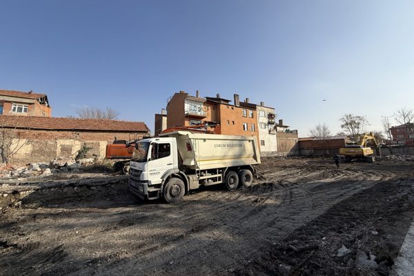 Çorum Belediyesi Eski Telefoncular Sitesi’ni Ücretsiz Otoparka Dönüştürüyor