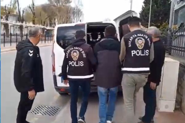 Sakarya Emniyet’ten Firari Şahıs Yakalandı!