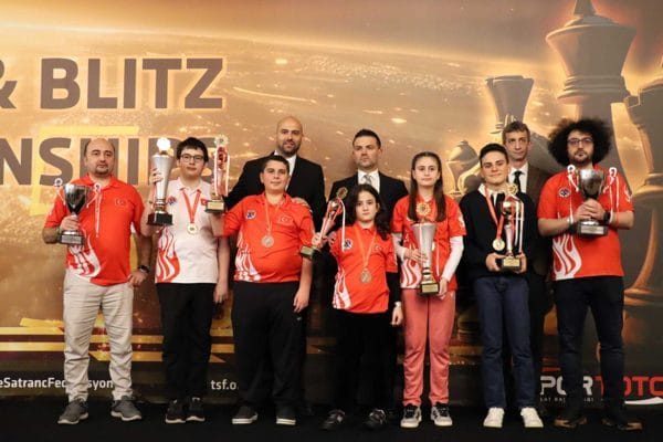 Bakan Bak’tan Antalya’daki Satranç Şampiyonası’na övgü