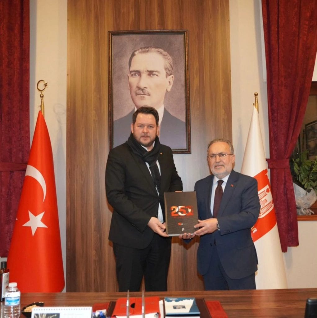 Pınarhisar Belediyesi, 15 Temmuz Derneği Başkanı İsmail Hakkı Turunç ve Gazi İlhami Çil'i misafir etti. Milli irade ve demokrasi vurgusunun yapıldığı anlamlı ziyaretin detayları haberimizde.