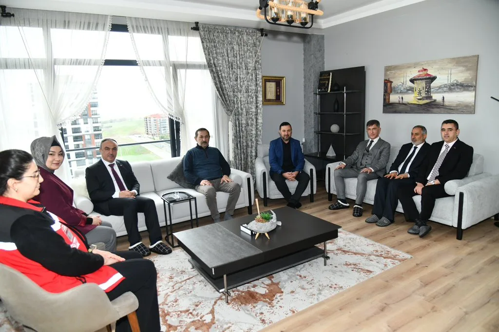 Vali Soytürk’ten Şehit Ayşe Aykaç’ın Kızına Ziyaret