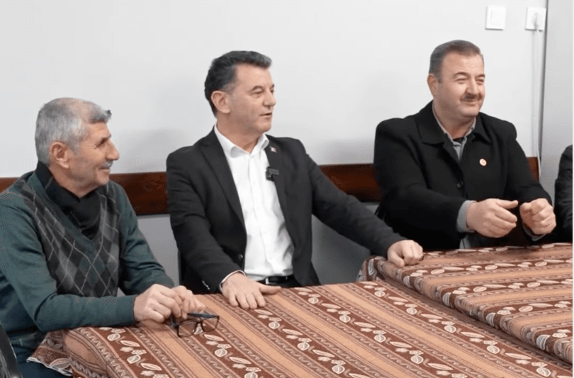 Kapaklı Bahçeağıl Mahallesi doğalgaz çalışmaları için tarih belli oldu. Başkan Mustafa Çetin, Gazdaş Trakya ile görüşmeler sonrası altyapı çalışmalarının 2026'da başlayacağını müjdeledi.