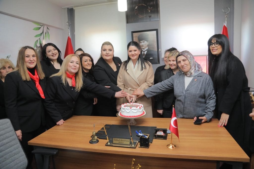 Başkan Gencan Akın, kadınların toplumsal yaşamda daha görünür olması için atılan her adımın destekçisi olacaklarını belirtti.