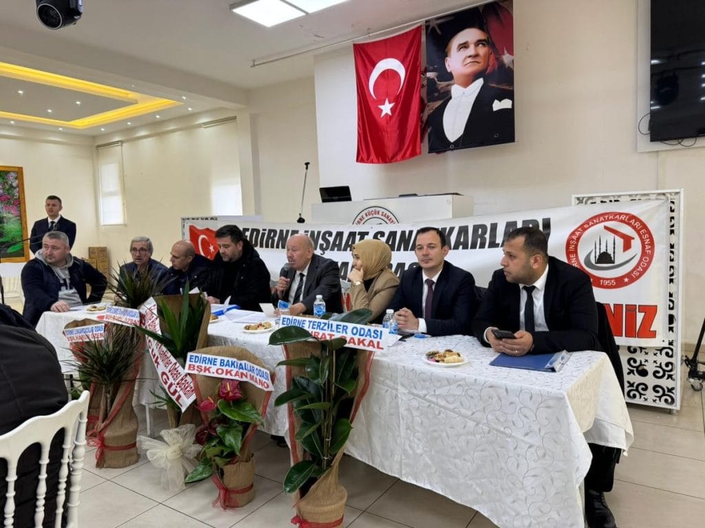 Edirne İnşaat Sanatkârları Esnaf Odası Genel Kurulu yapıldı. Belediye Başkan Yardımcıları Cenk Ergüden ve Savaş Çerkez, adaylar Tezcan Liznak ve Cenk Dilmeç'e başarılar diledi.