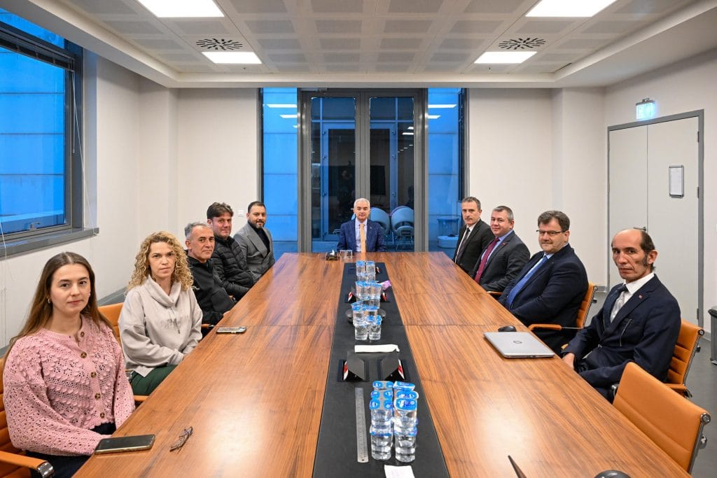 Kırklareli Organize Sanayi Bölgesi ziyaretinde bulunan Vali Uğur Turan, Sanset Gıda tesislerini inceledi. Üretim, istihdam ve ihracat vurgusu yapılan ziyaretin detayları için tıklayın.