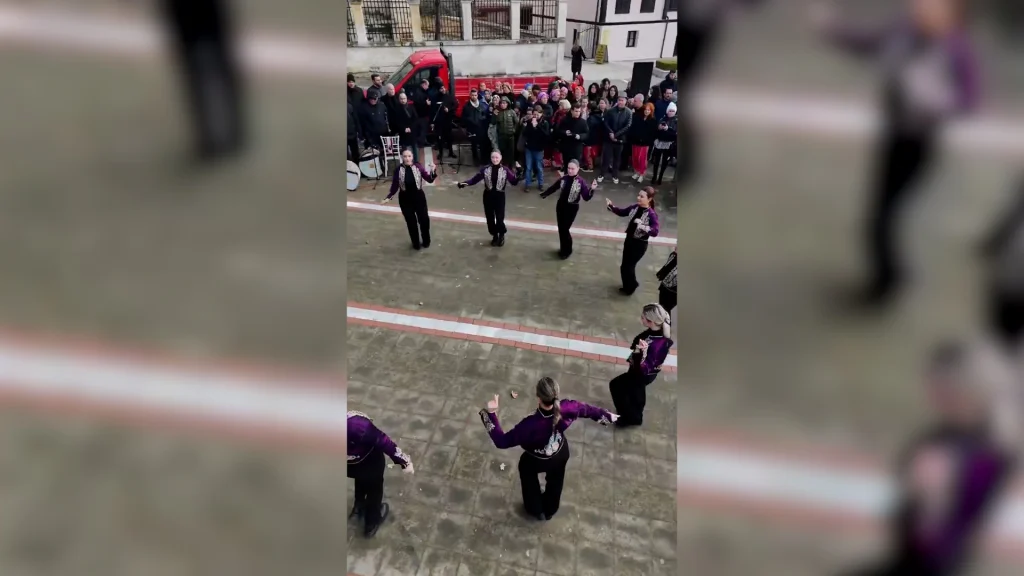 Kırklareli Yayla Kültür ve Sanat Meydanı'nda düzenlenen dans festivali, vatandaşları tek ritimde buluşturdu. Kültür, sanat ve birliktelik mesajlarının verildiği etkinliğin tüm detayları Trakya Life'ta.