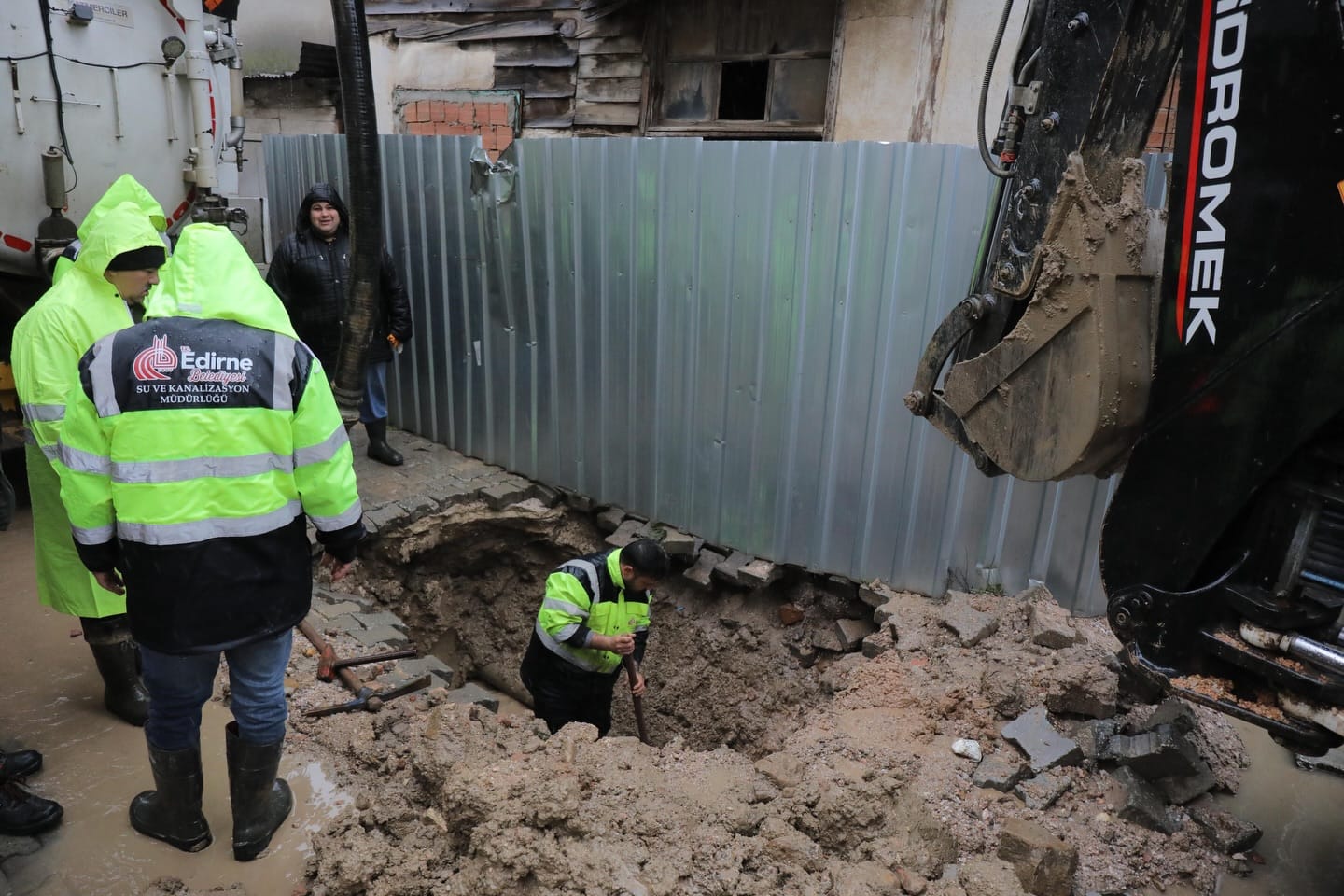 Babademirtaş’ta Altyapı Arızasına Hızlı Çözüm
