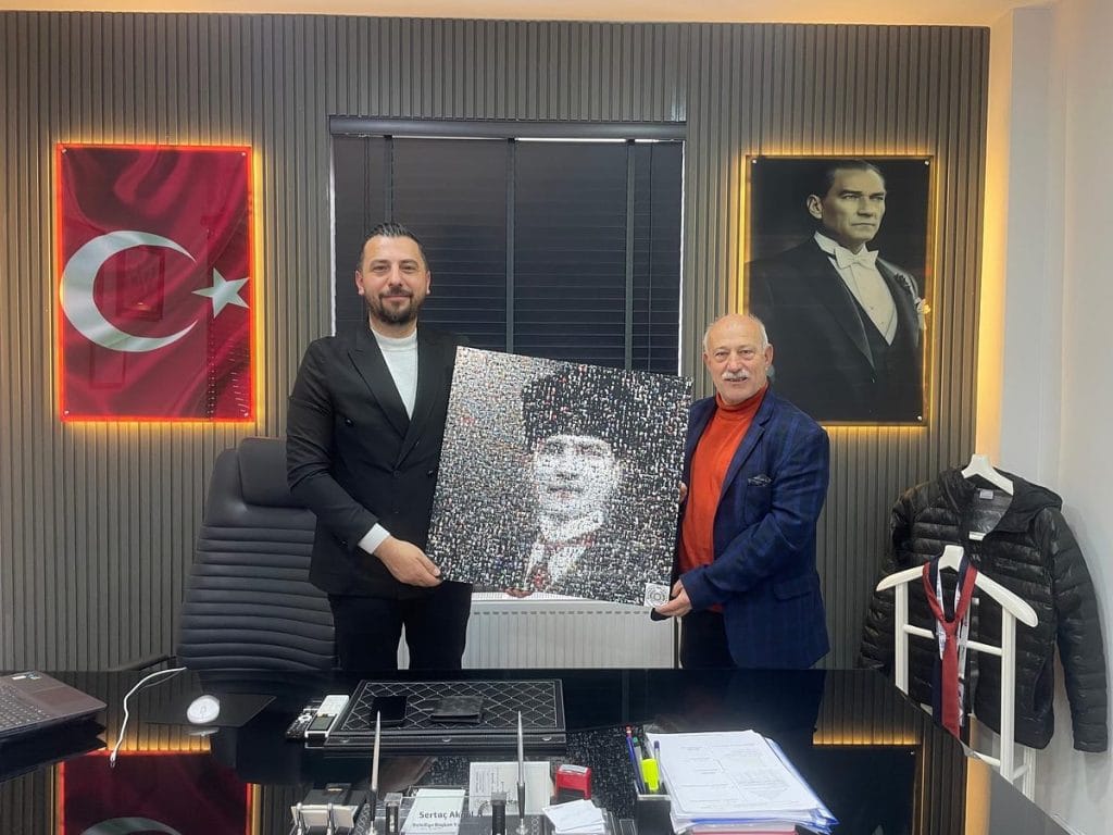 Muratlı Belediye Başkanı Varol Türel, Saray Belediye Başkan Yardımcıları Sertaç Akgül ve Özgür Cari'yi makamlarında ziyaret etti.