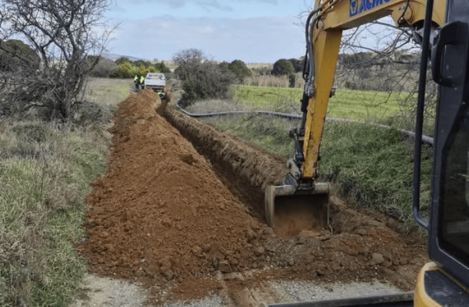 Bozcaada Belediyesi, altyapı yatırımlarına hız verdi. Karadut-Beylik hattındaki eski borular, 110'luk HDPE borularla değiştirilerek su sorunu kalıcı olarak çözülüyor. Detaylar Trakyalife'ta.
