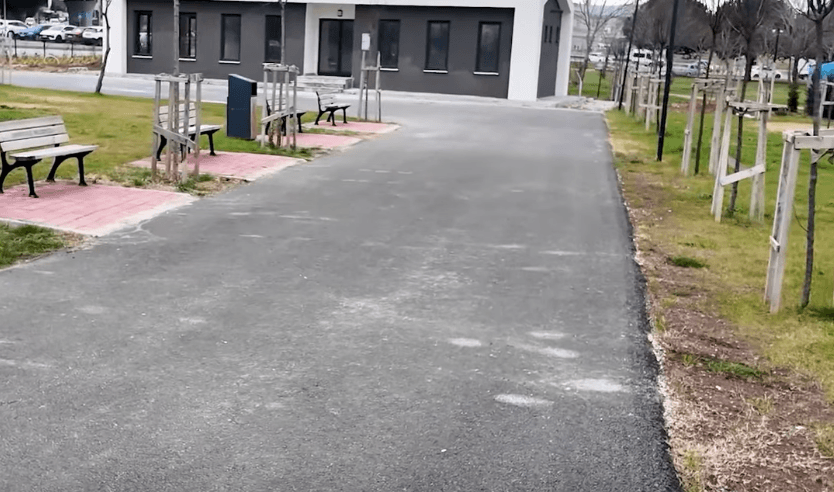 Çanakkale Belediyesi, çevre dostu ulaşım için Bisikletli Yaşam Parkı projesini başlatıyor. EuroVelo durağı olacak parkta konaklama, atölye ve sosyal alanlar yer alacak. Detaylar haberimizde.