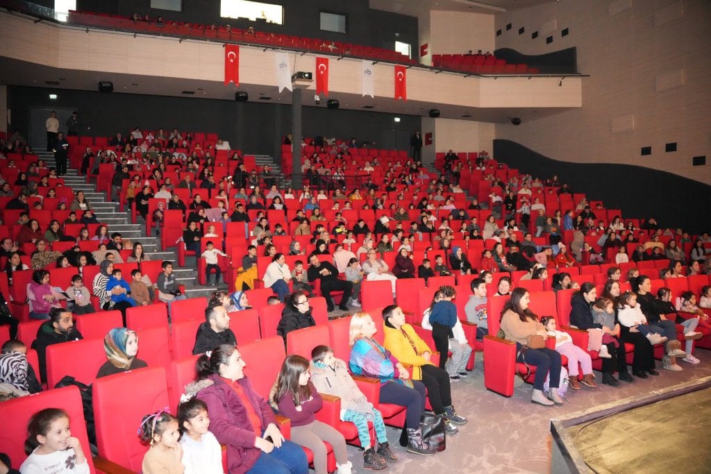 Ücretsiz düzenlenen Yarıyıl Şenliği, Tekirdağ Şehir Tiyatroları