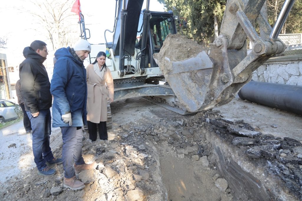 Edirne Belediye Başkanı Filiz Gencan Akın, Nişancıpaşa Mahallesi Buçuktepe mevkiindeki altyapı çalışmalarını denetledi.