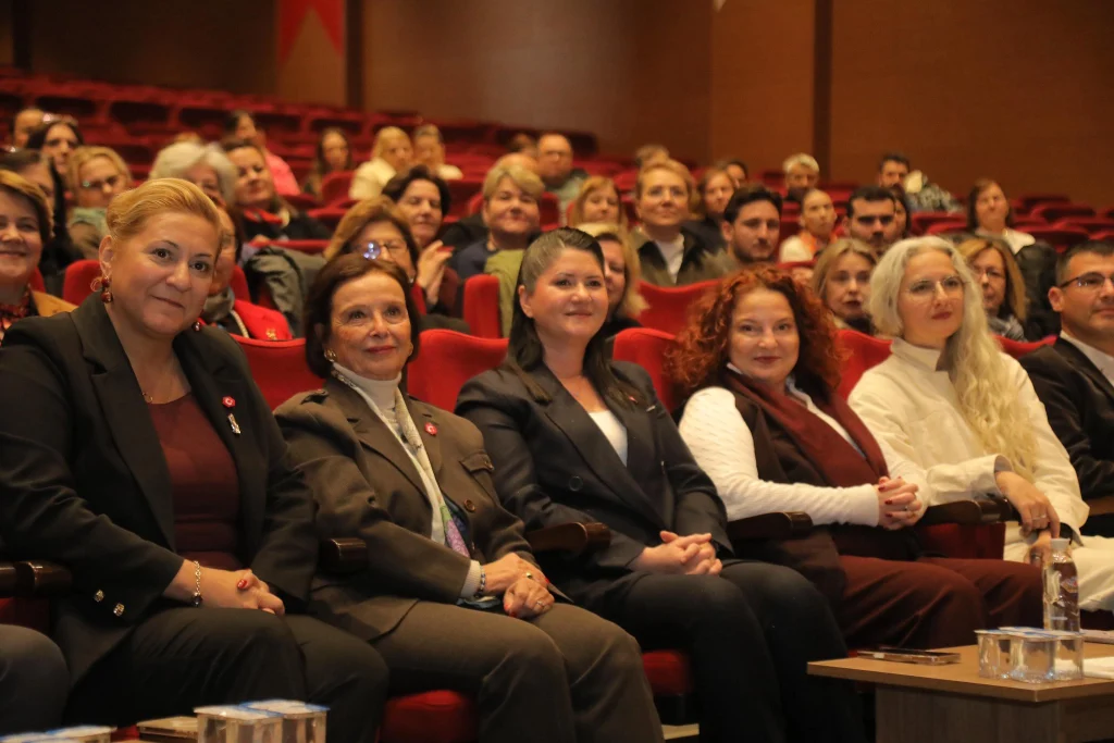 Edirne Belediye Başkanı Filiz Gencan Akın, Lale Aytaman programında konuşma yaparken