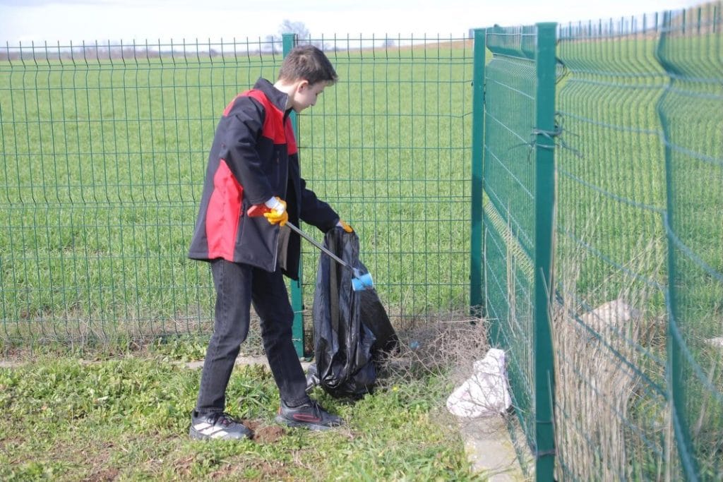 Edirne Belediyesi, çevre gönüllüsü Aras İpsalalı'nın iş birliği çağrısına yanıt verdi. Sahada omuz omuza yürütülen temizlik çalışması ve dayanışma örneğinin detayları haberimizde.