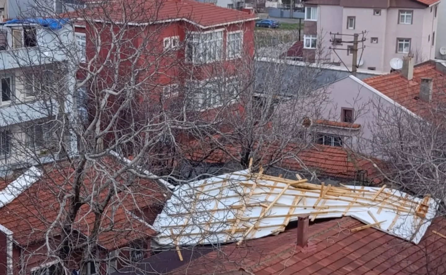 Keşan’da Şiddetli Lodos Alarmı: Ekipler Sahada