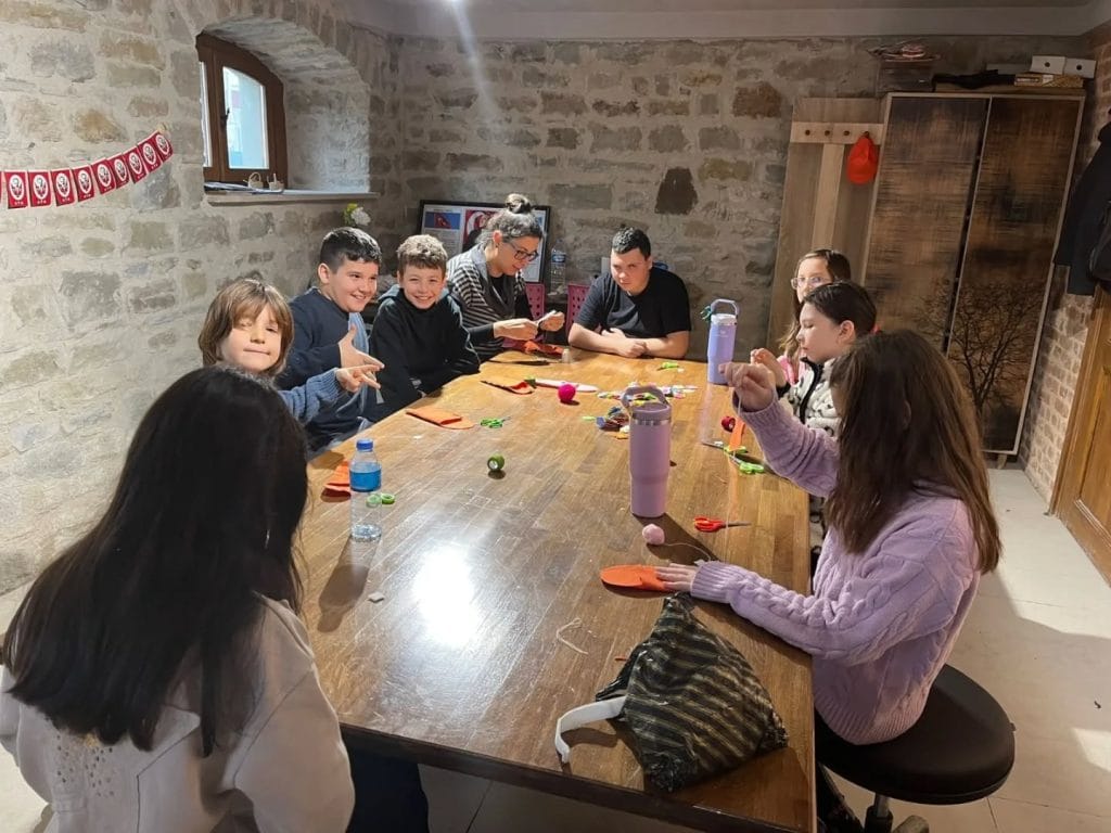 Keşan Belediyesi, sömestr tatilinde çocukları Müze Keşan Sömestr Atölyeleri ile sanatla buluşturdu. Keçe kalemlik tasarlayan miniklerin renkli anları ve detaylar haberimizde.