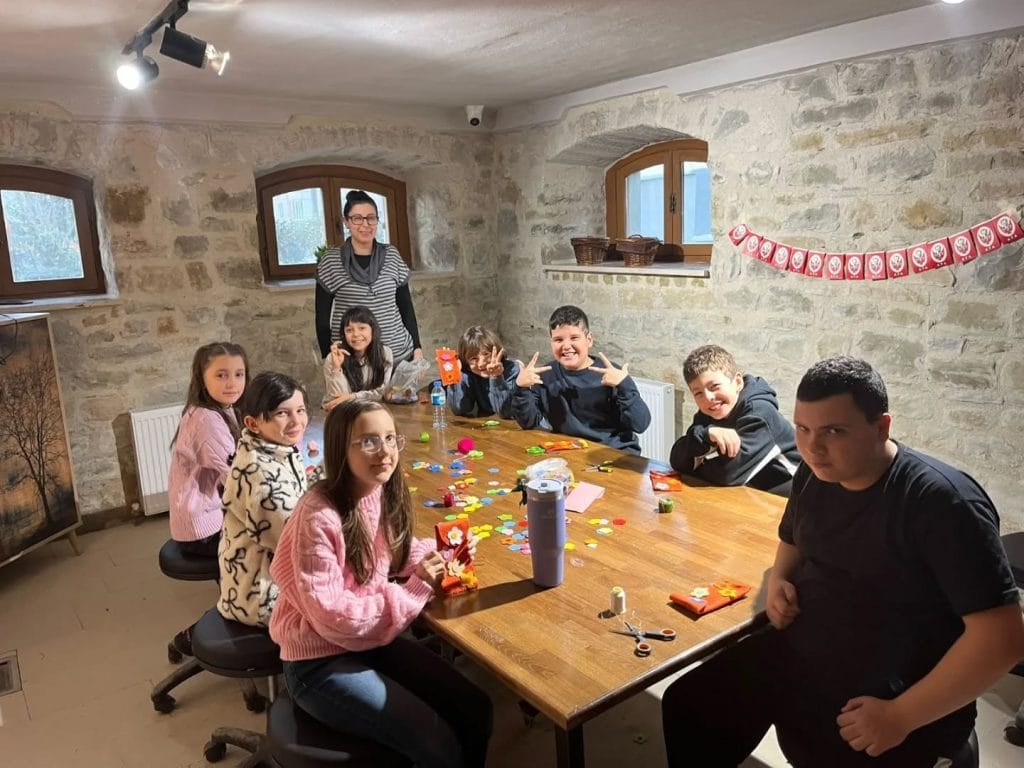 Keşan Belediyesi, sömestr tatilinde çocukları Müze Keşan Sömestr Atölyeleri ile sanatla buluşturdu. Keçe kalemlik tasarlayan miniklerin renkli anları ve detaylar haberimizde.