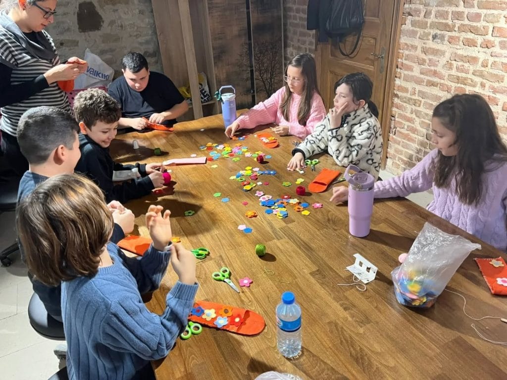 Keşan Belediyesi, sömestr tatilinde çocukları Müze Keşan Sömestr Atölyeleri ile sanatla buluşturdu. Keçe kalemlik tasarlayan miniklerin renkli anları ve detaylar haberimizde.
