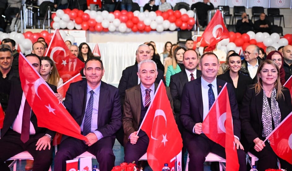 Kırklareli Belediyesi dev projesini tanıttı! Kırklareli Yeni Kent Meydanı ve Yaşam Merkezi için geri sayım başladı. Vali Uğur Turan'ın da katıldığı gecede projenin ismini halkın koyacağı açıklandı.