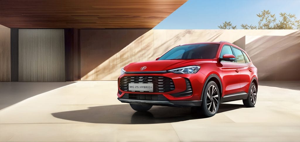 MG ZS Hybrid+ Türkiye'ye geliyor! 197 PS güç ve 5.1 lt yakıt tüketimi sunan yeni SUV, şubat ayında satışa sunulacak. Geniş iç hacim, ileri hibrit teknolojisi ve şık tasarımın detayları haberimizde.