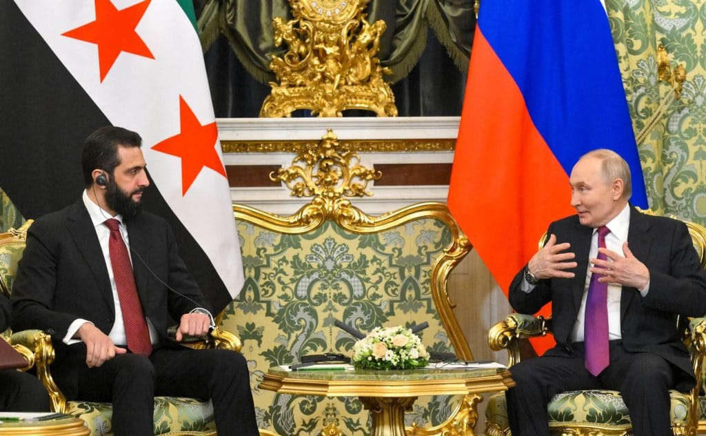 Rusya Devlet Başkanı Putin, Suriye Cumhurbaşkanı Ahmed Şara ile Moskova'da görüştü. Ekonomik iş birliği, toprak bütünlüğü ve bölgesel istikrarın ele alındığı zirvenin detayları haberimizde.