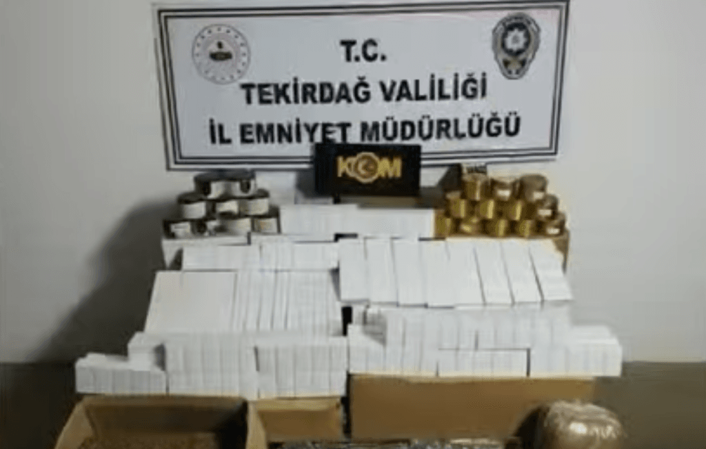Tekirdağ Emniyeti'nden dev kaçakçılık bilançosu! 1-20 Ocak 2026 tarihleri arasında yapılan Tekirdağ kaçakçılık operasyonu ile alkol, tütün, kopya düzeneği ve 108 bin TL ele geçirildi. 18 gözaltı var.