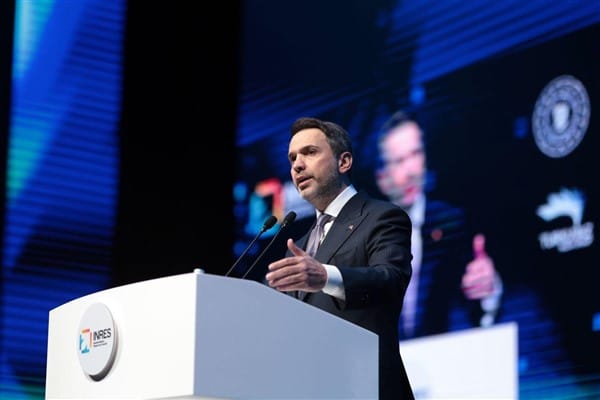 Azerbaycan ile Dev Doğal Gaz Anlaşması İmzalandı