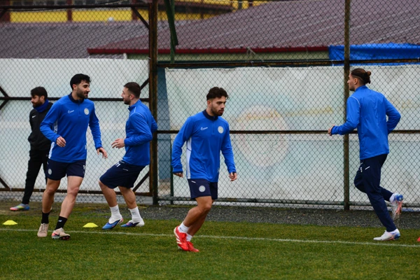 Çaykur Rizespor, Ziraat Türkiye Kupası maçı için sahaya indi. Beyoğlu Yeni Çarşı hazırlıkları Mehmet Cengiz Tesisleri'nde başladı. Recep Uçar yönetimindeki idmanın detayları burada.