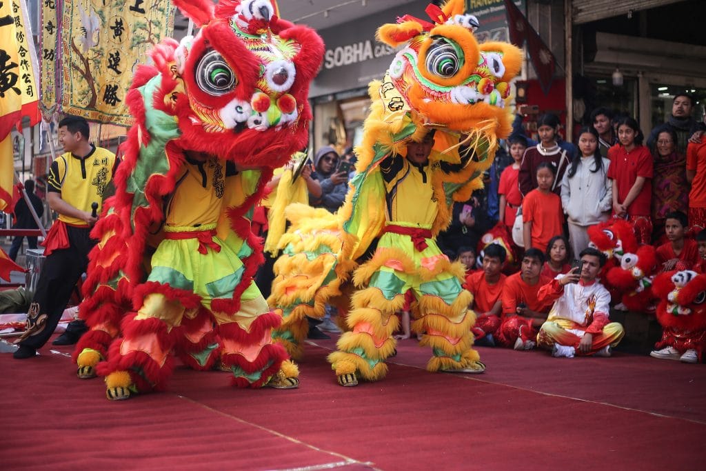Dünyanın dört bir yanında kutlanan Mutlu Bahar Bayramı etkinlikleri, New York, Berlin ve Abu Dabi gibi merkezlerde kültürel şölene dönüştü. Ejderha yılı coşkusu haberimizde.