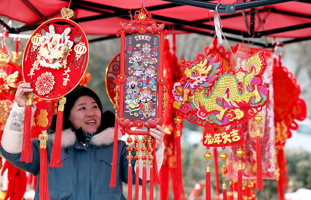Dünyanın dört bir yanında kutlanan Mutlu Bahar Bayramı etkinlikleri, New York, Berlin ve Abu Dabi gibi merkezlerde kültürel şölene dönüştü. Ejderha yılı coşkusu haberimizde.