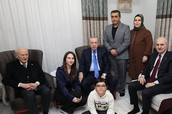 Cumhurbaşkanı Erdoğan’dan Depremzede Aileye Anlamlı Ziyaret