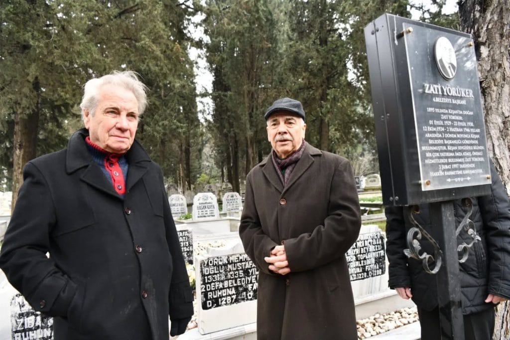 Keşan’ın unutulmaz ismi Hüseyin Zati Yörüker için 29. ölüm yıl dönümünde vefa töreni düzenlendi. Keşan Belediyesi’nden anlamlı anma.