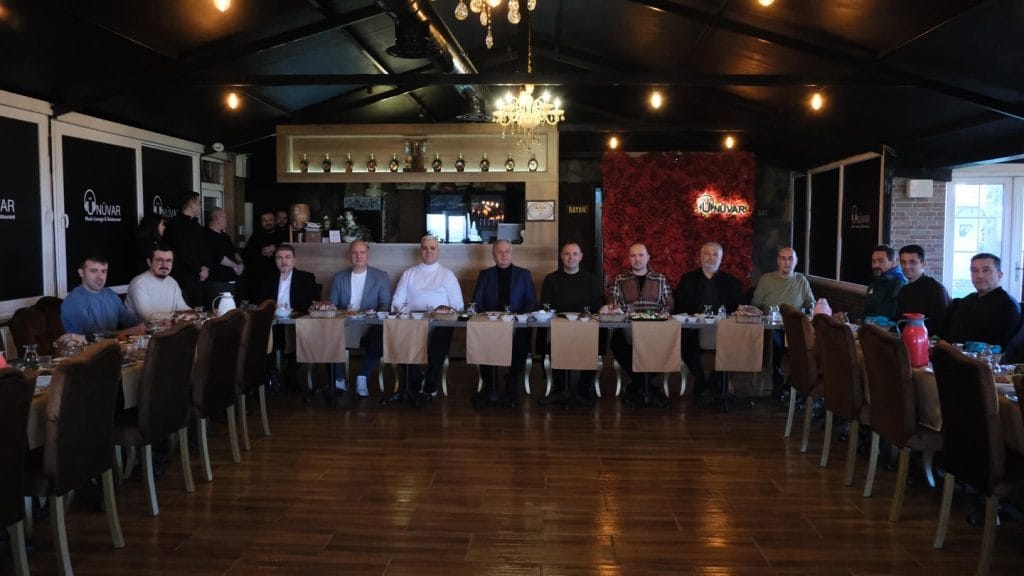 Kırklareli’nde amatör spora belediye desteği artıyor. Başkan ve ASKF yöneticileri kahvaltıda buluşarak kulüplerin ihtiyaçlarını ve gelecek projelerini görüştü.