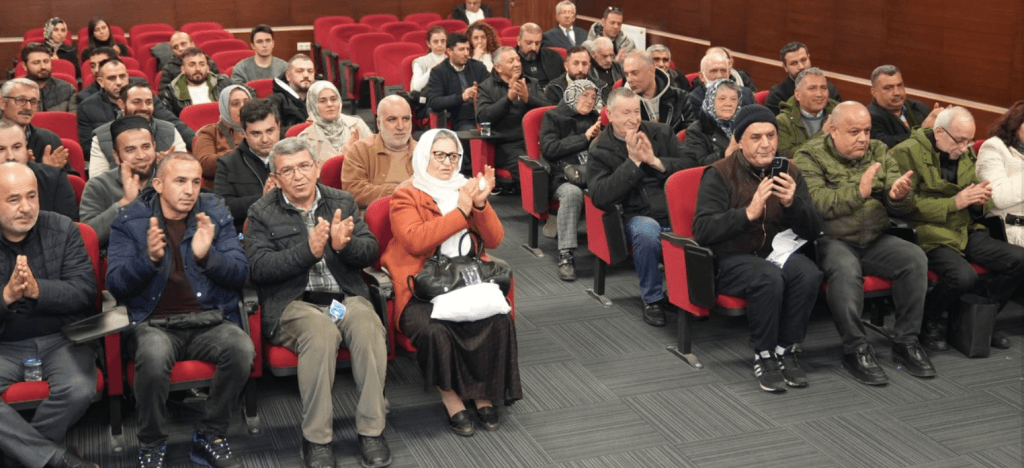 Marmaraereğlisi Belediyesi, Dereağzı Mahallesi sakinleriyle mülkiyet sorunlarına çözüm için bir araya geldi. Hak sahiplerini koruyan teknik ve hukuki yol haritası paylaşıldı.