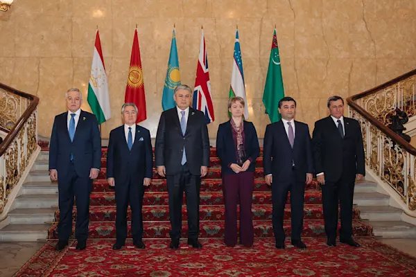 Londra’da Kritik Zirve Orta Asya ve İngiltere Masada