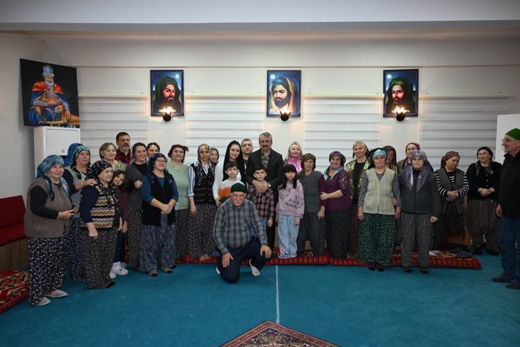 Edirne Valisi Yunus Sezer, Havsa Musulça Köyü Cem Evi'nde düzenlenen Otman Baba anma törenine katıldı. Birlik, beraberlik ve manevi değerlerin vurgulandığı haberin detayları için tıklayın.