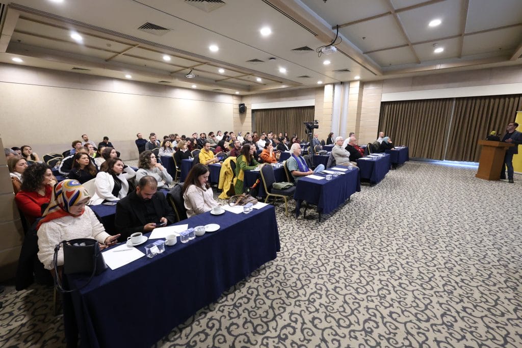 Konya'da turizm rehberleri ve sektör çalışanları için dev eğitim semineri! 2026 yılında açılacak olan dış sur kazıları ve tarihi mirasın geleceği masaya yatırıldı.