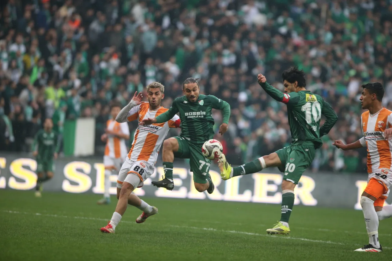 Bursaspor Evinde Adanaspor’a Gol Yağdırdı