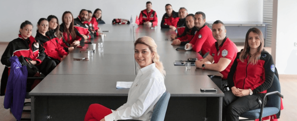 Çorlu Belediyesi ÇAK ekiplerinin kriz anlarında etkili iletişim ve ekip içi koordinasyonu güçlendirmeye yönelik grup çalışması uygulamaları.