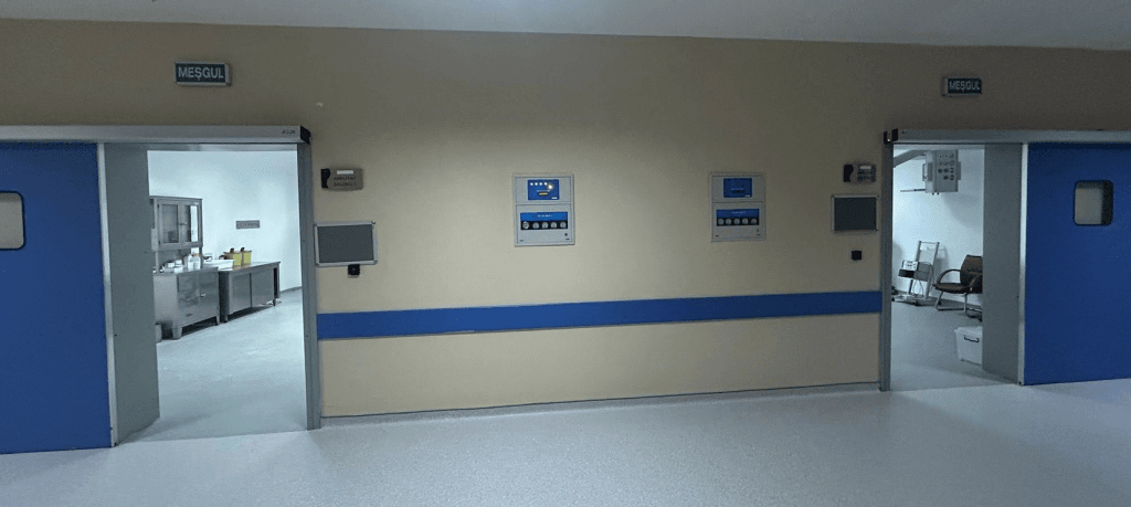 Cerrahi operasyon kapasitesini artırmak amacıyla Çorlu Devlet Hastanesi bünyesinde kullanıma açılan tam donanımlı yeni ameliyathane birimi.