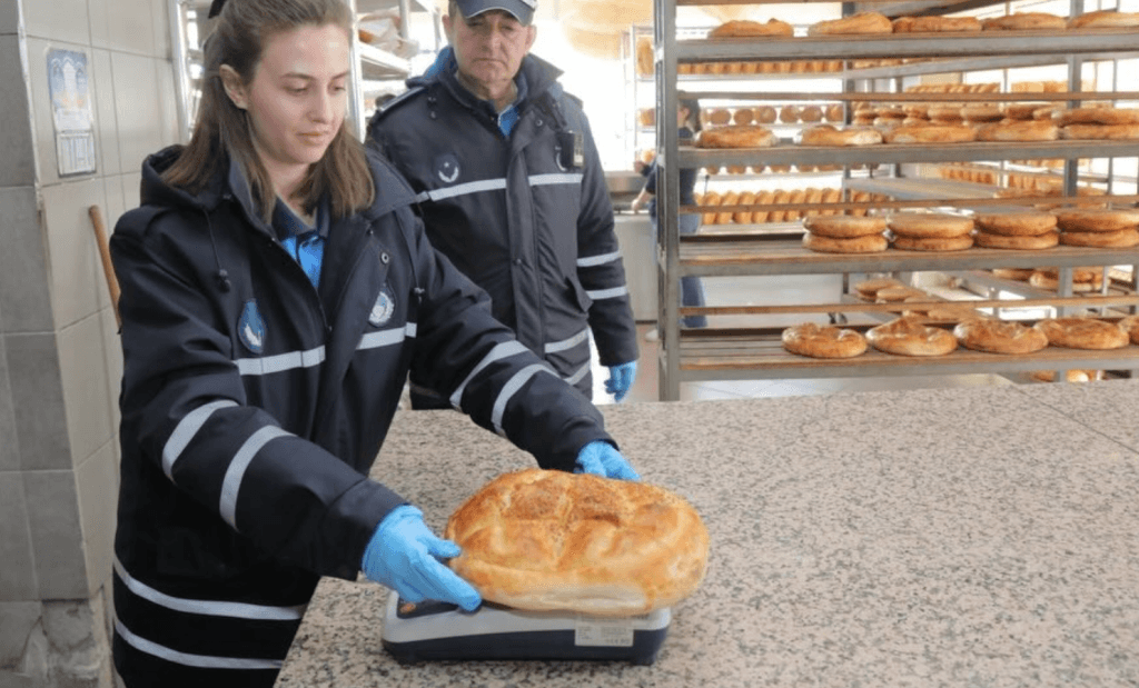 Zabıta denetimlerinden sonra Edirnelilerin sofrasına ulaşan, standartlara uygun ve taze ekmekler.