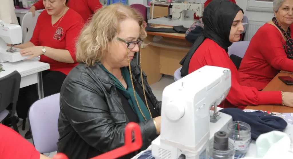 Edirne Belediyesi Özgecan Kadın Merkezi modern hizmet binası dış görünümü.