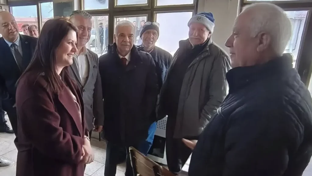 "Birlikte Yönetiyor, Birlikte Güçleniyoruz" vizyonuyla bir araya gelen Edirne belediye başkanlarının dayanışma karesi.