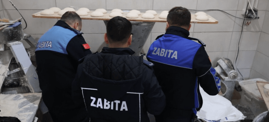 Gelibolu'daki fırınların üretim alanlarında yapılan hijyen ve temizlik standartları denetimi.