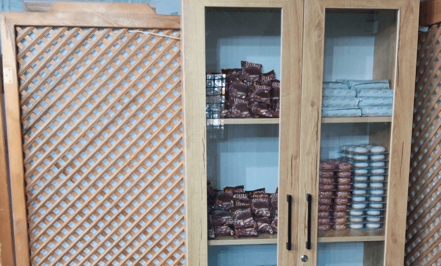 Havsa Sokullu Mehmet Paşa Camii'nde çocuklara camiyi sevdirmek amacıyla kurulan ve içi ücretsiz ikramlarla dolu Çocuk Marketi dolabı.